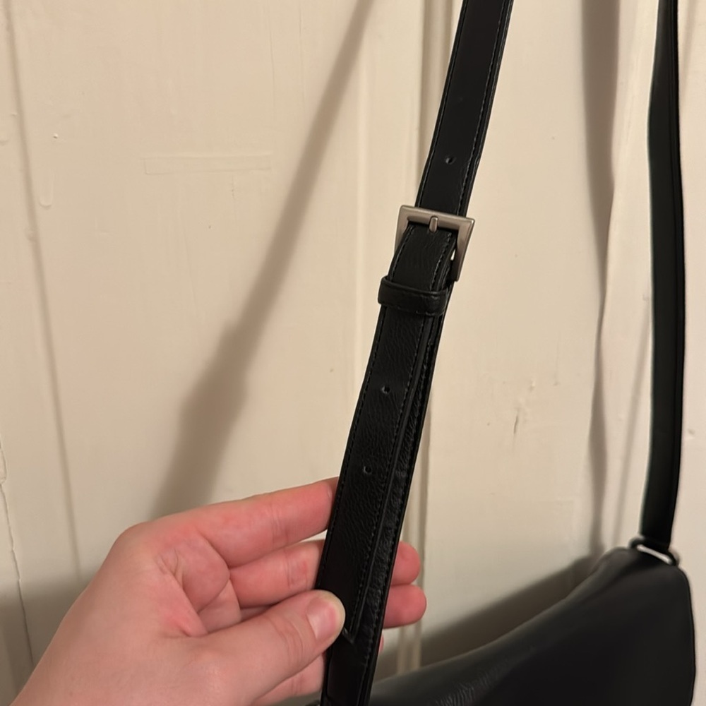 Liz Claiborne Black Leather Purse with Adjustable Strap - Picture 7 of 9